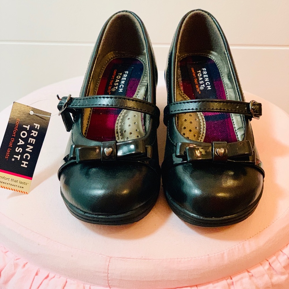 Girl Uniform Shoes. Size 12. New with Tags.
